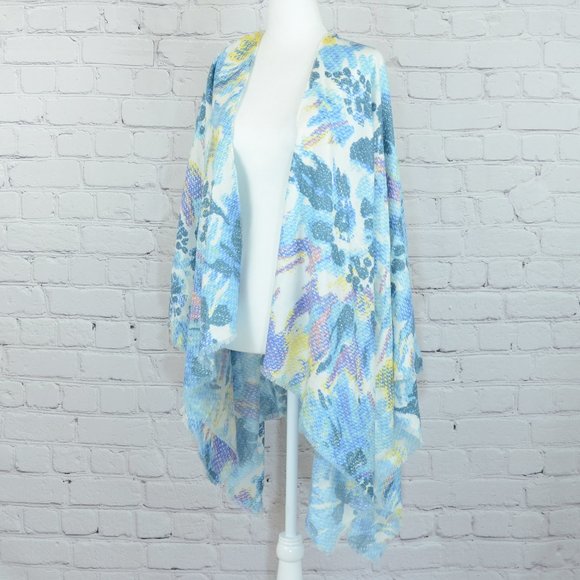 NEW! Woven Heart Lightweight Scarf / Wrap…